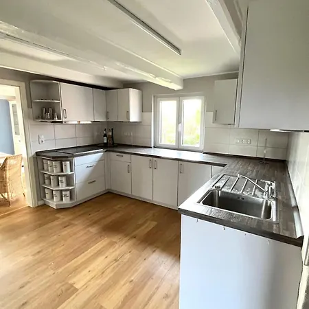 Haus-min-leevstes *