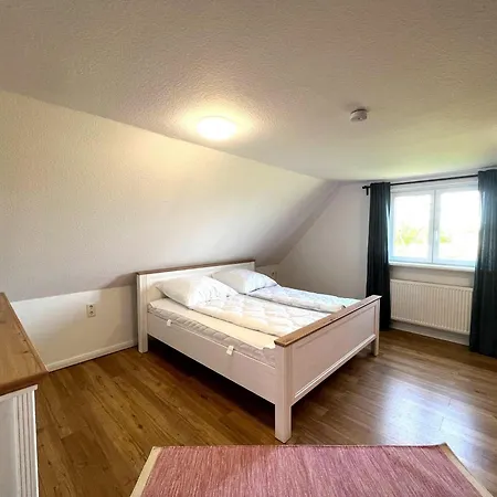 Haus-min-leevstes بيت للعطل